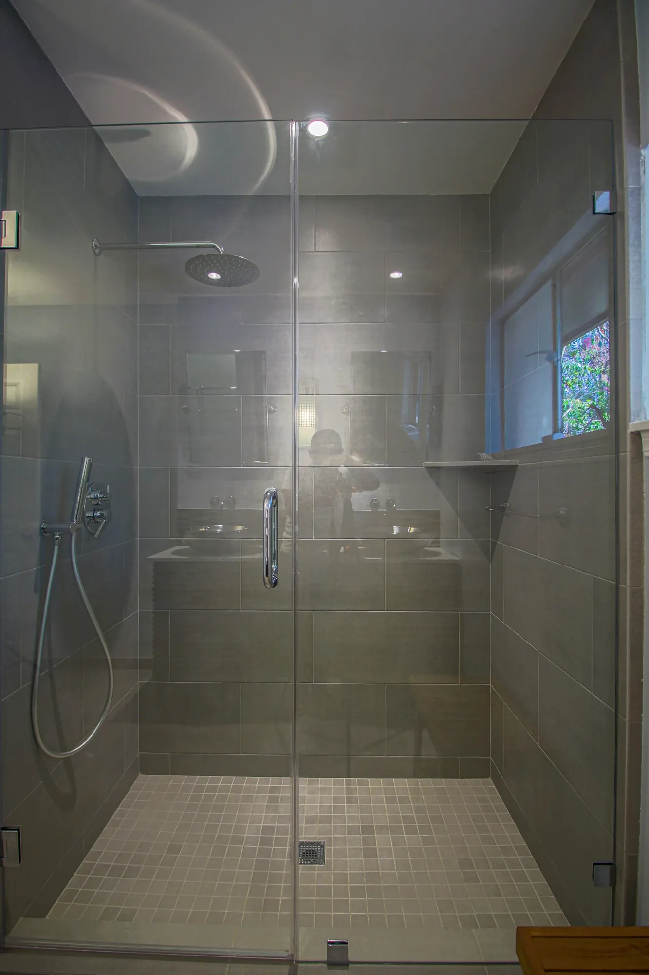 Frameless glass enclosure