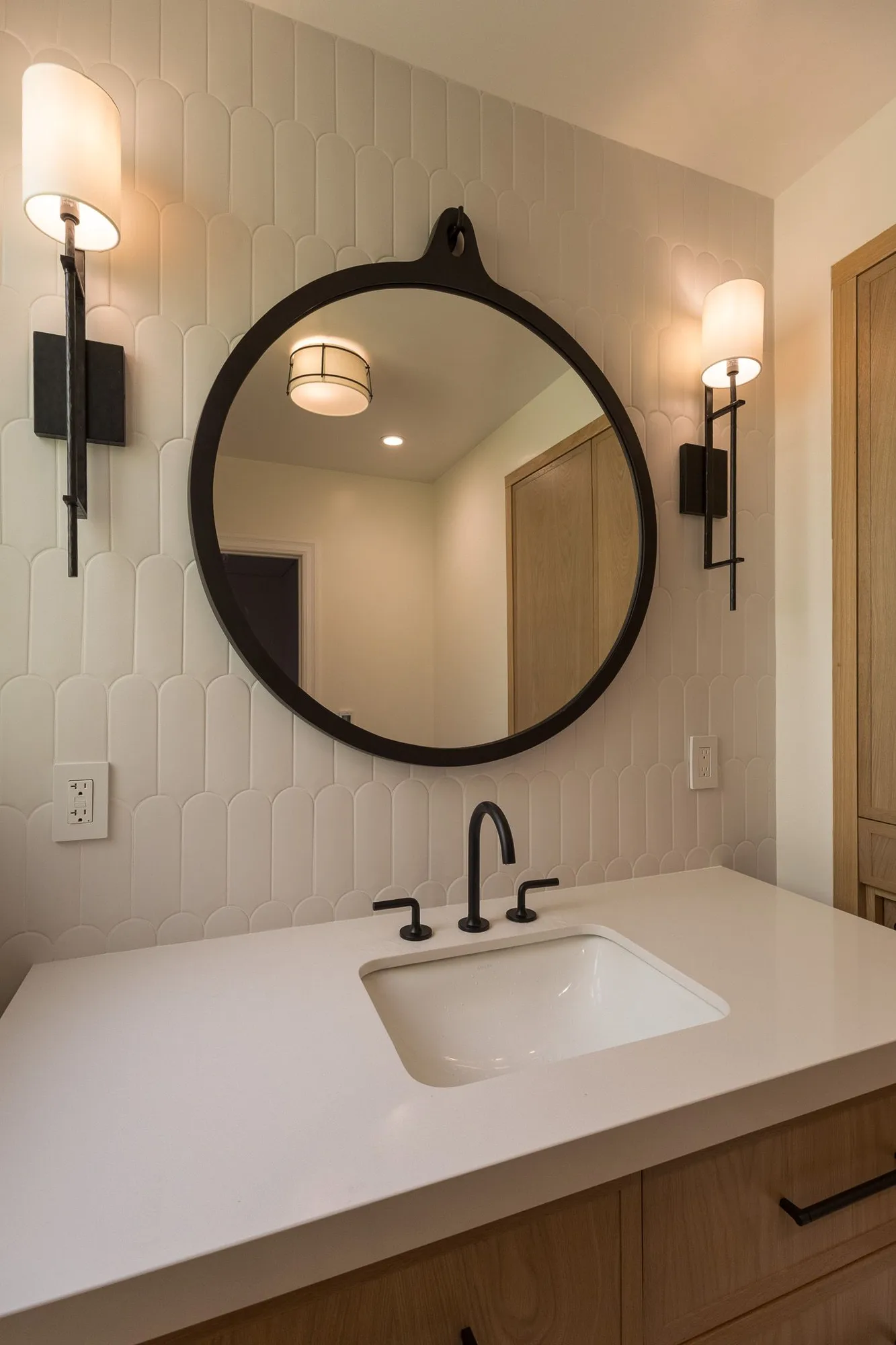 Round mirror & oak vanity