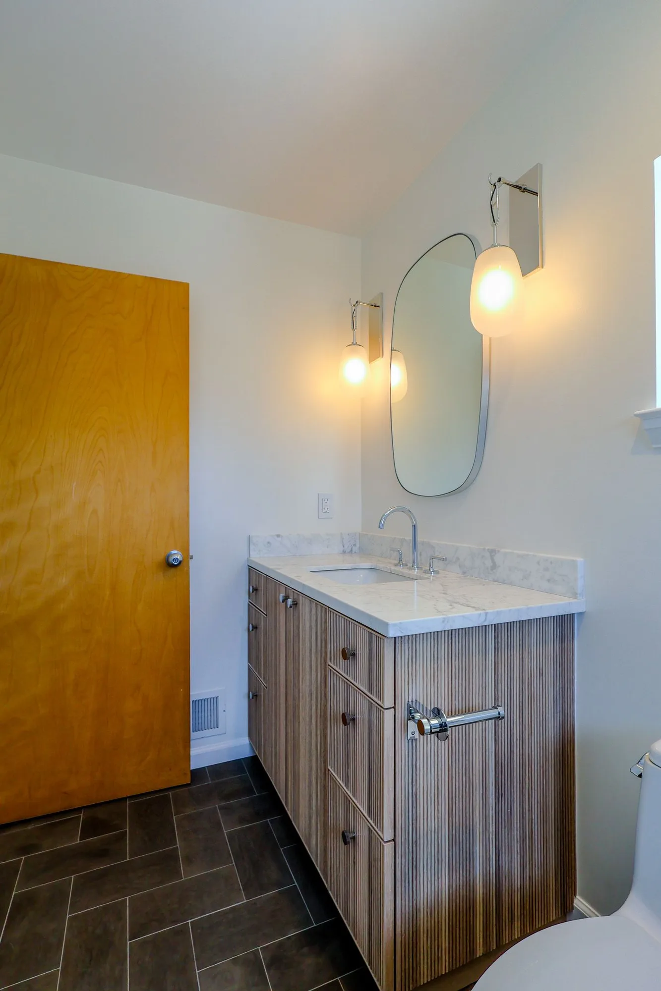 Walnut vanity & pill mirror