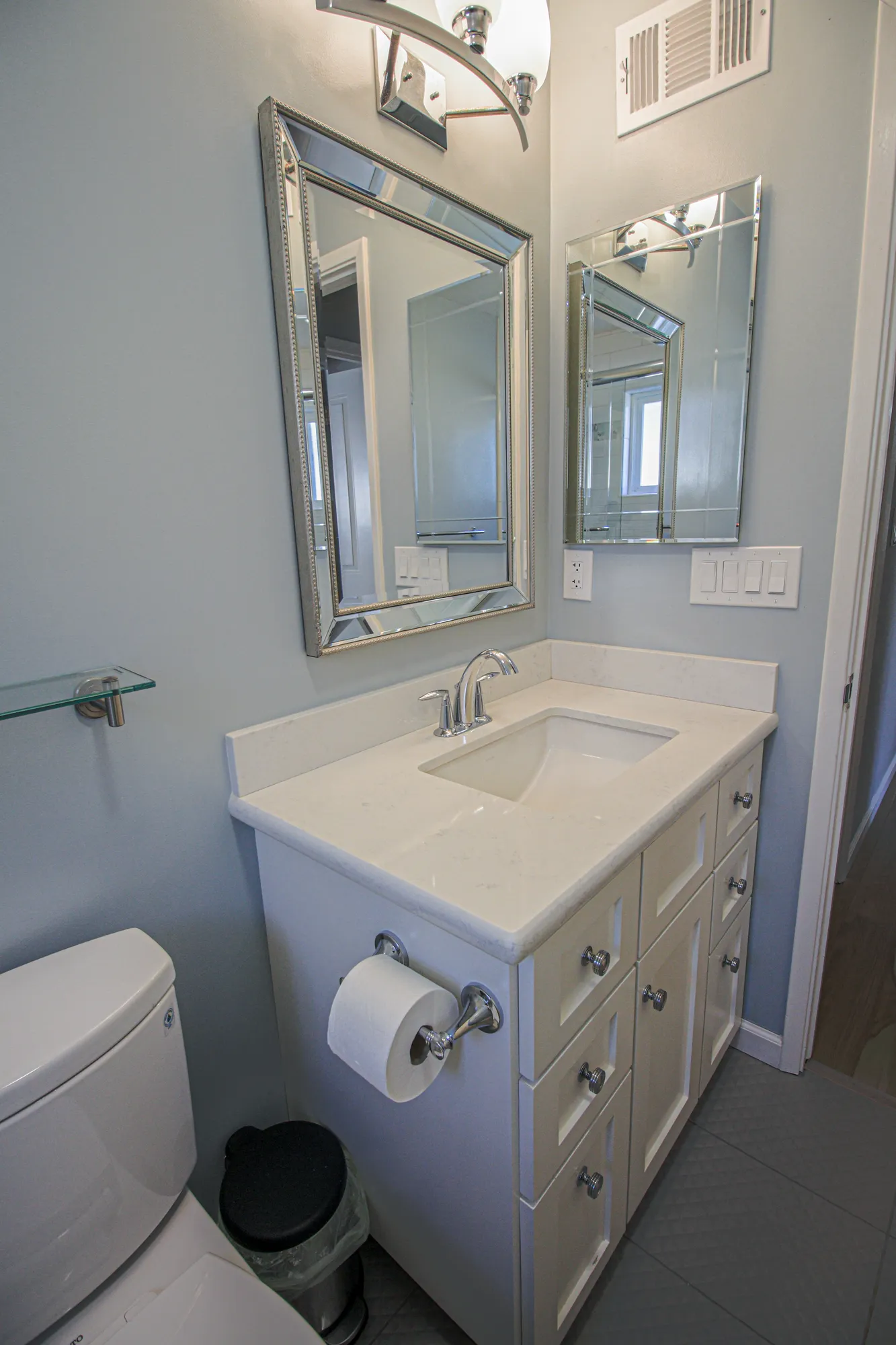 White vanity bath