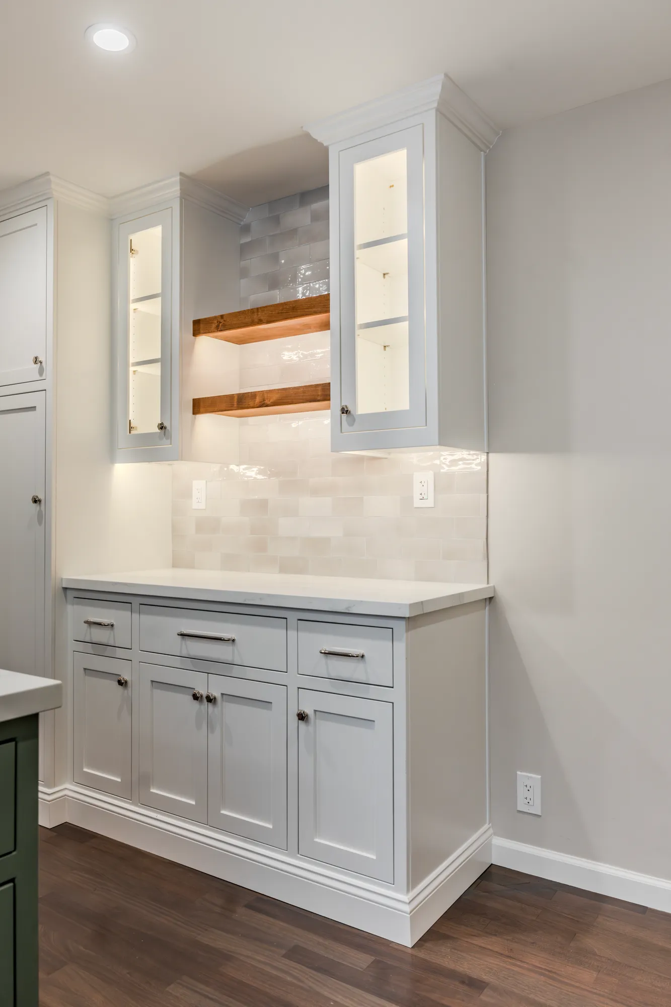 Built-in hutch